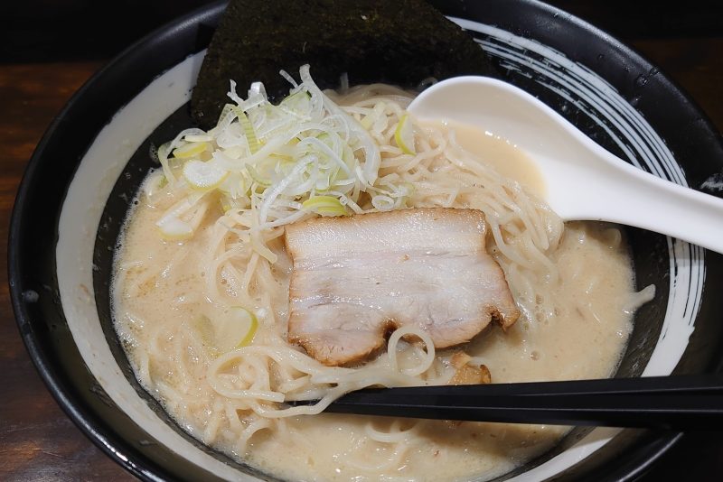 鶏白湯ラーメンを食べました！イメージ